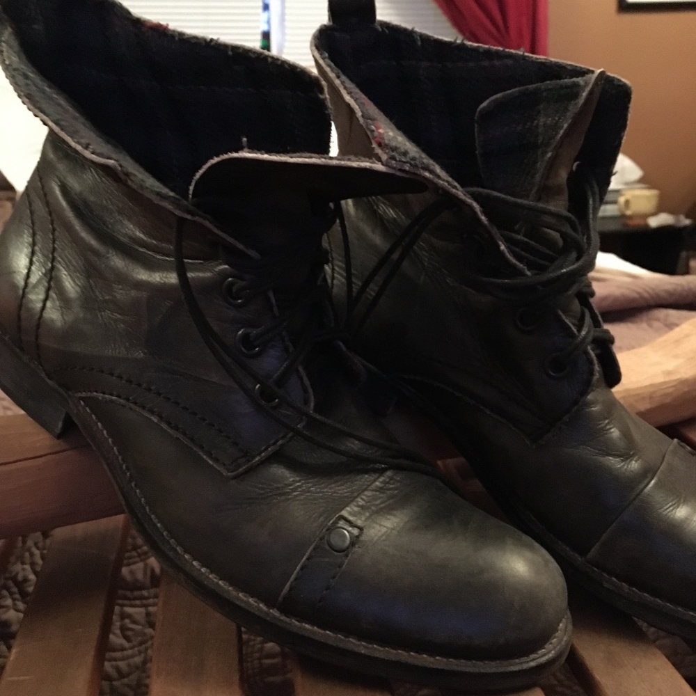 Men's distressed black ankle boot